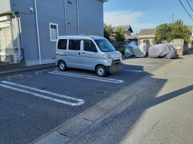フローラⅡの駐車場
