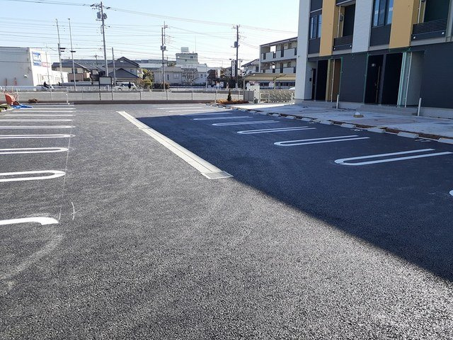 リード・アロッジオⅡの駐車場