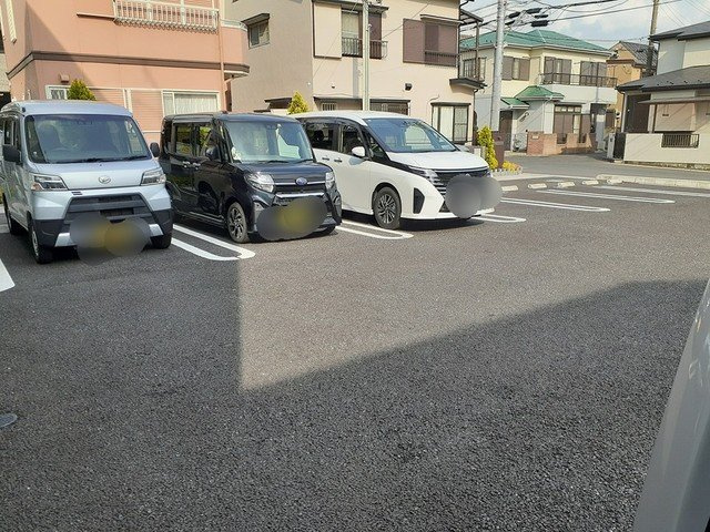ブランシュネージュの駐車場