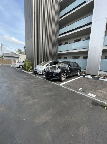 サステナブランシェ本行徳の駐車場