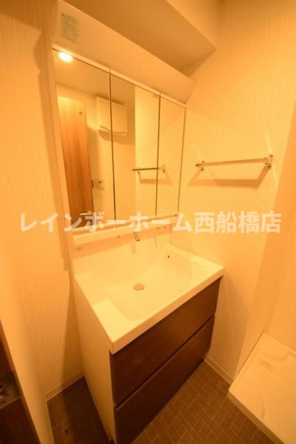 グリュックス　クレーの独立洗面台
