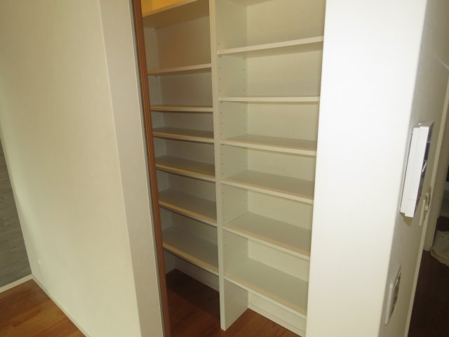 小ヶ谷貸家の収納