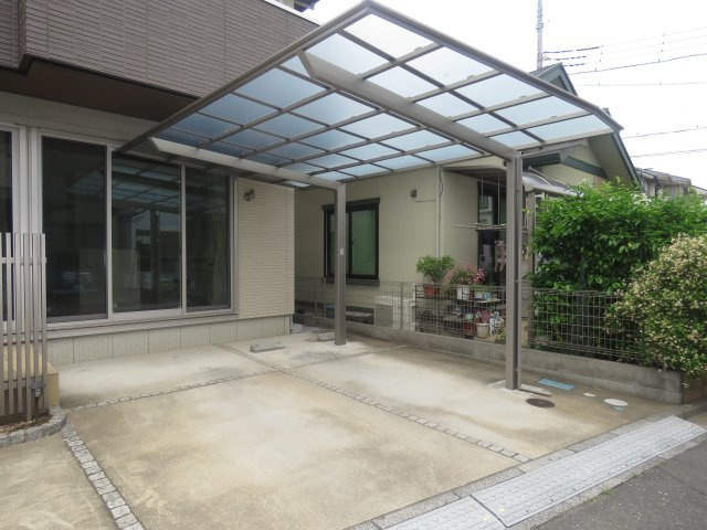 小ヶ谷貸家の駐車場