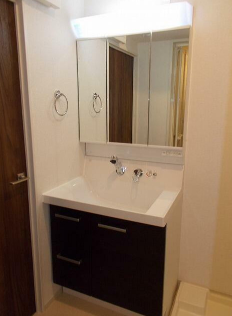 リバティーズSAGA.Ⅰの洗面所|朝の支度にも助かる、独立の洗髪洗面化粧台