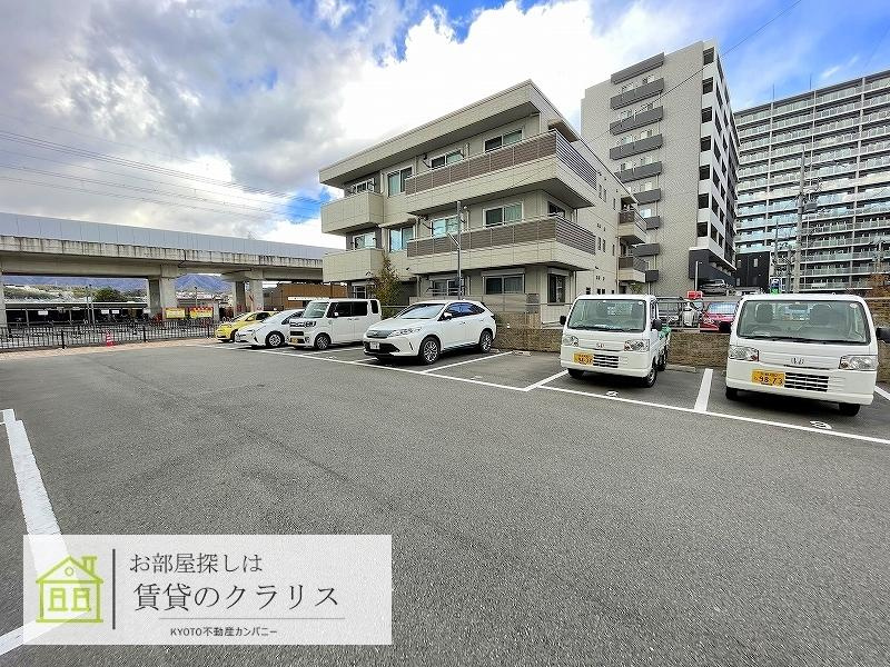 グランレブリー洛西口の駐車場