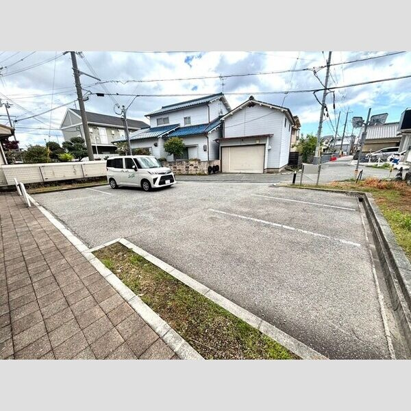 パインフィールドの駐車場