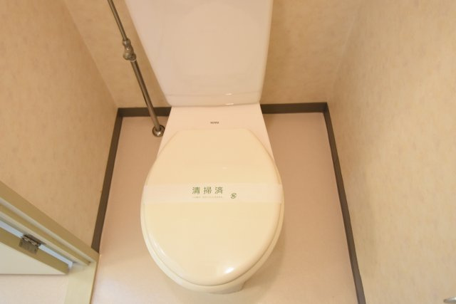 シンプルで使いやすいトイレです♪