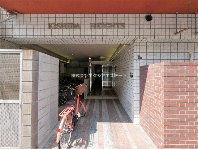 岸田ハイツのエントランス