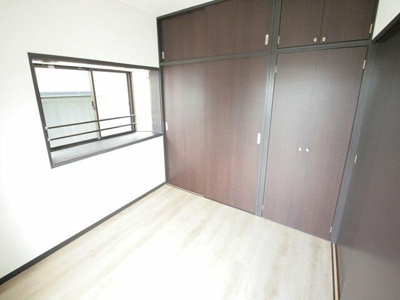 【洋室】 | 第5松本マンション | 落ち着いた色調の洋室です