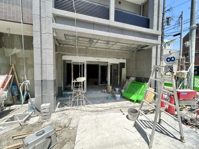 フォーリアライズ弁天町ノビアのエントランス