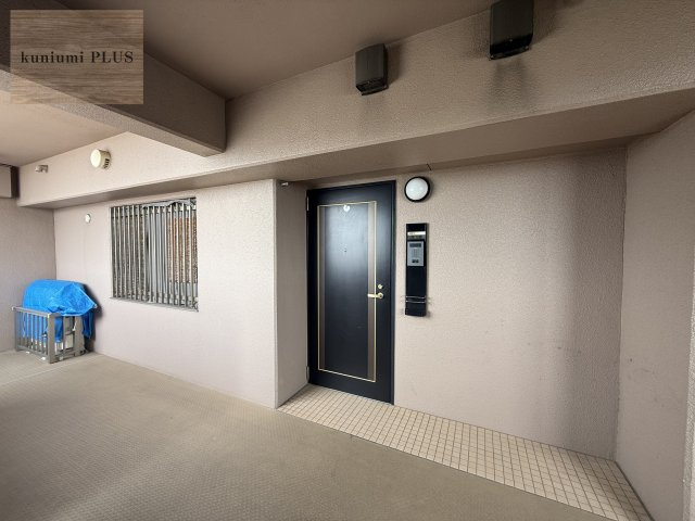 エス・バイ・エルマンション関目高殿の玄関