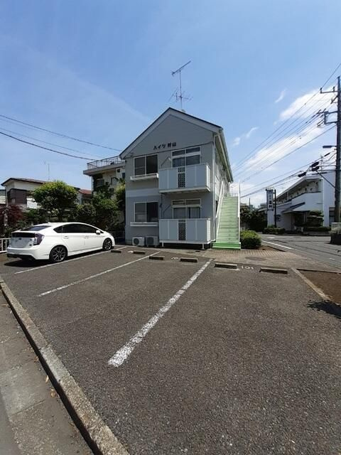ハイツ村山の駐車場