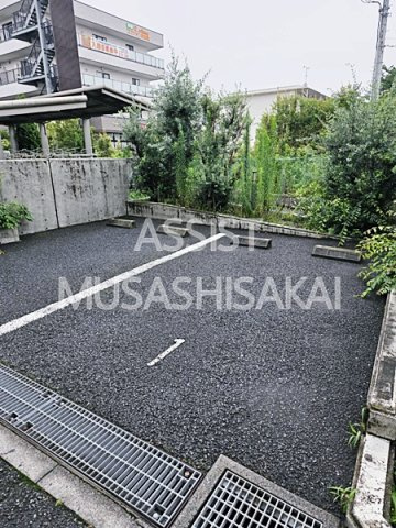 ル・ボワ武蔵境の駐車場