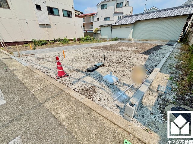 尼崎市西難波２丁目 １期の外観|キッチンの横には窓がございますので、昼間は手元が明るく、お料理がはかどります。