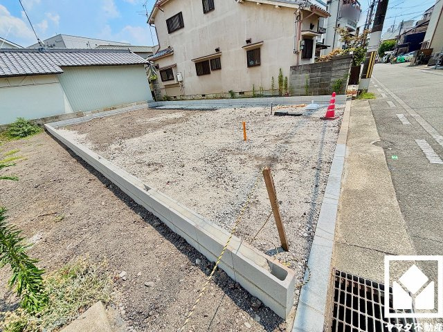 尼崎市西難波２丁目 １期の外観|キッチンには災害時の非常食や食料品のストックなども保存できる床下収納を備えています。