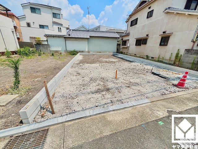 尼崎市西難波２丁目 １期の外観|トイレが1階・2階の2か所に設置されているので、朝の忙しい時間帯も混雑を避けやすい間取りです。