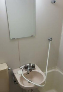 座間市相模が丘４丁目のアパートの洗面所