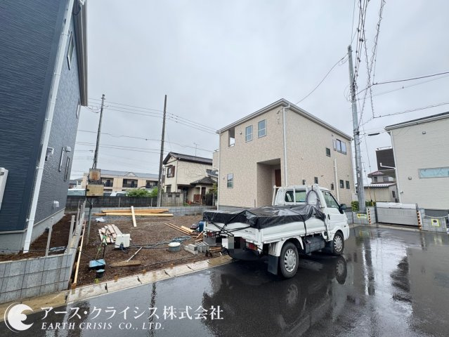 【外観】 | 野田市中里3期　全3棟 | 子育て世代に嬉しい川間小学校徒歩5分。長期優良住宅認定に加え、住宅性能評価6項目最高等級を取得した安心の住まいです。駐車2台可能なゆとりある敷地を豊富な収納で、ご家族の快適な暮らしを支えます。