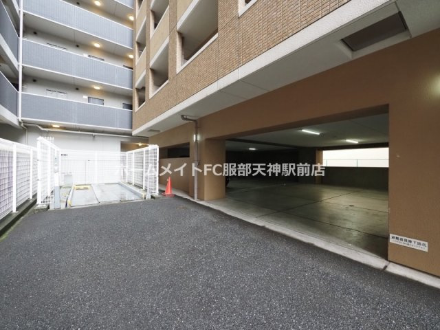 クレストコート難波サウスの駐車場