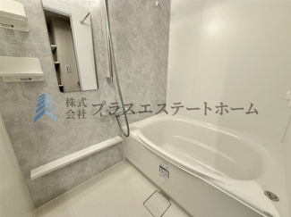 【浴室】 | シャルム長田 | 優しい色合いのアクセントパネルが施されており、リラックス感が漂います♪浴室乾燥機が搭載されています♪