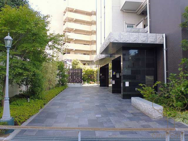 NORTH VILLAG BIRTH PLACE 本館のエントランス