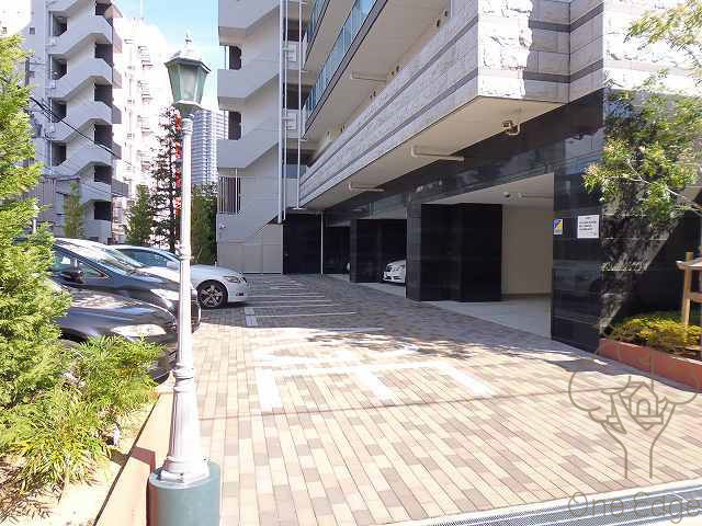 NORTH VILLAG BIRTH PLACE 本館の駐車場