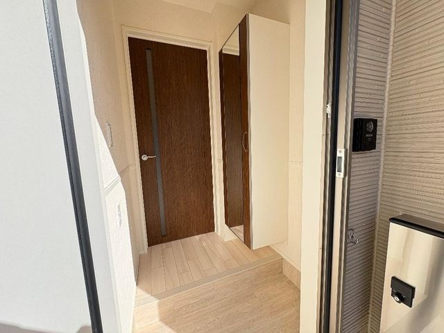 サンライズ南陽の玄関|収納もある玄関です