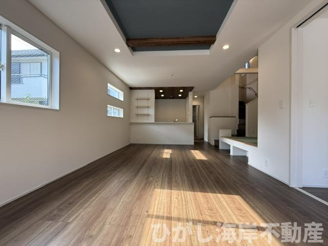 茅ヶ崎市室田３丁目　新築戸建　全２棟のダイニング|25帖　折上天井付LDK