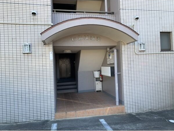 ヒルズ赤池のエントランス