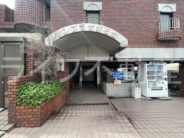 サンプラザ新石切のエントランス|建物の内部です