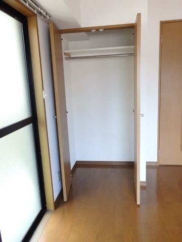 ＣＢレジデンス行徳　F-038の収納