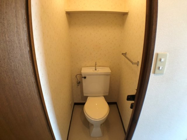コンパクトで使いやすいトイレです♪