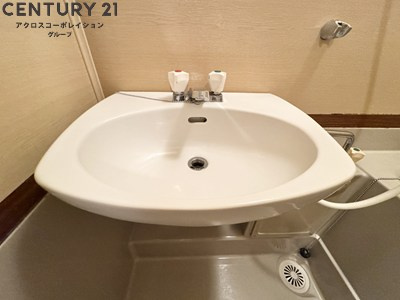 浴室内に洗面台付き！
