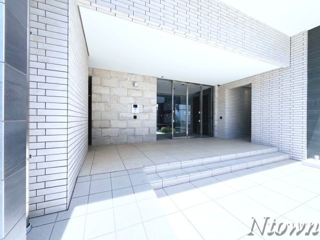 【エントランス】 | アロームドゥジョア | 落ち着いたエントランスです