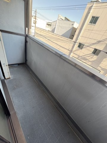 大阪市東淀川区小松４丁目の賃貸マンションのバルコニー