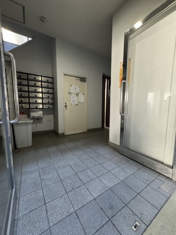 大阪市東淀川区小松４丁目の賃貸マンションのロビー