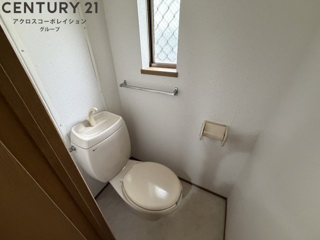 窓のある明るいトイレです♪