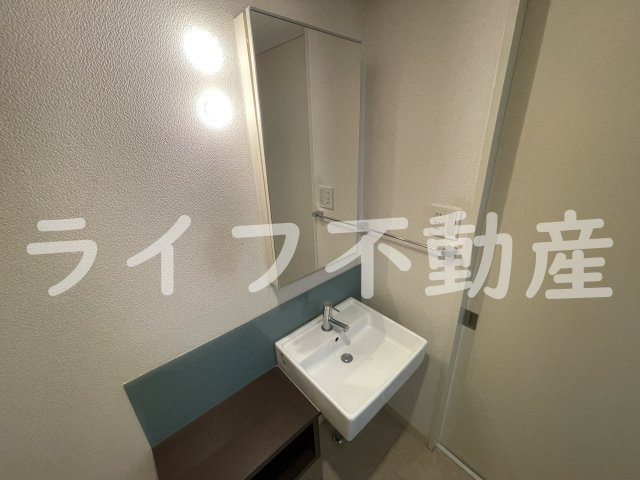 若草ハイツ　B棟の独立洗面台|朝の身支度には欠かせない独立洗面化粧台