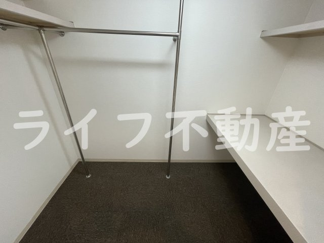 若草ハイツ　B棟の収納|こまごまとしたものを収納できそうですね