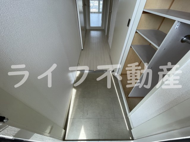 若草ハイツ　B棟の玄関|明るい玄関です