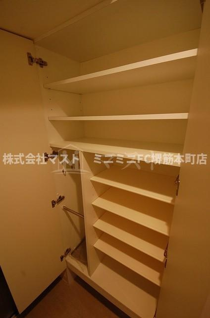 エスリード谷町四丁目の玄関