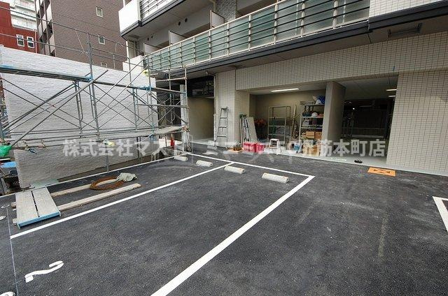 エスリード谷町四丁目の駐車場