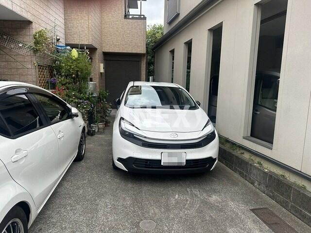 横浜市南区清水ケ丘の一戸建ての駐車場
