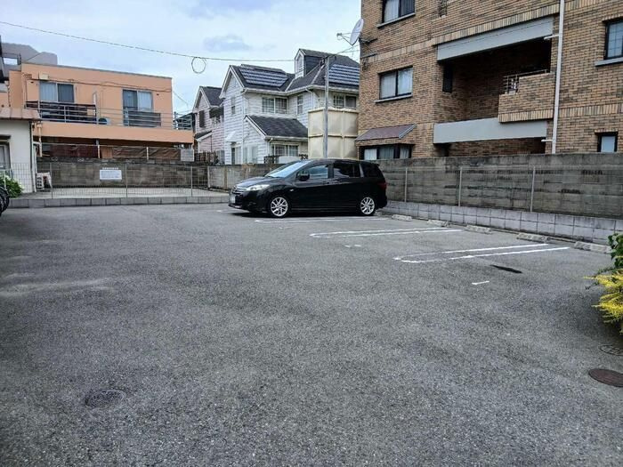 MINT甲子園五番町の駐車場