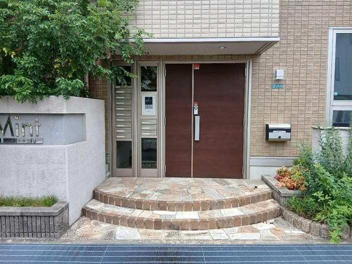 MINT甲子園五番町のエントランス
