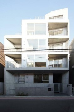 【外観】 | OZIO西荻窪 | 鉄筋コンクリート造のがっちりとした建物。