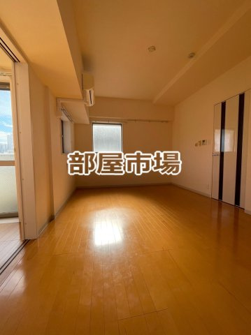 アールクレスト秋葉原の居間・リビング