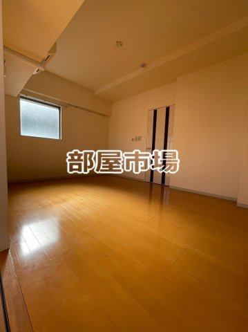 アールクレスト秋葉原の居間・リビング