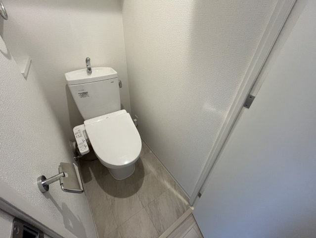 セレニテ神戸ミラクのトイレ|同物件別部屋写真