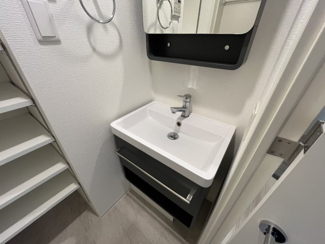 セレニテ神戸ミラクの独立洗面台|同物件別部屋写真